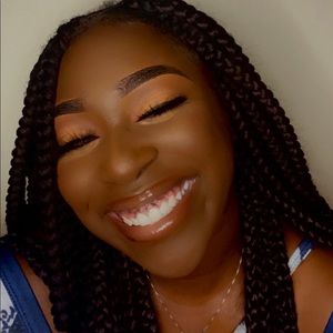 Meet your Posher, Adesuwa